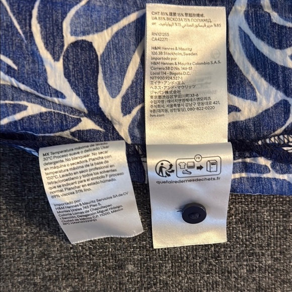 H&M Blue and White Patterned Women's Top - Picture 9 of 9